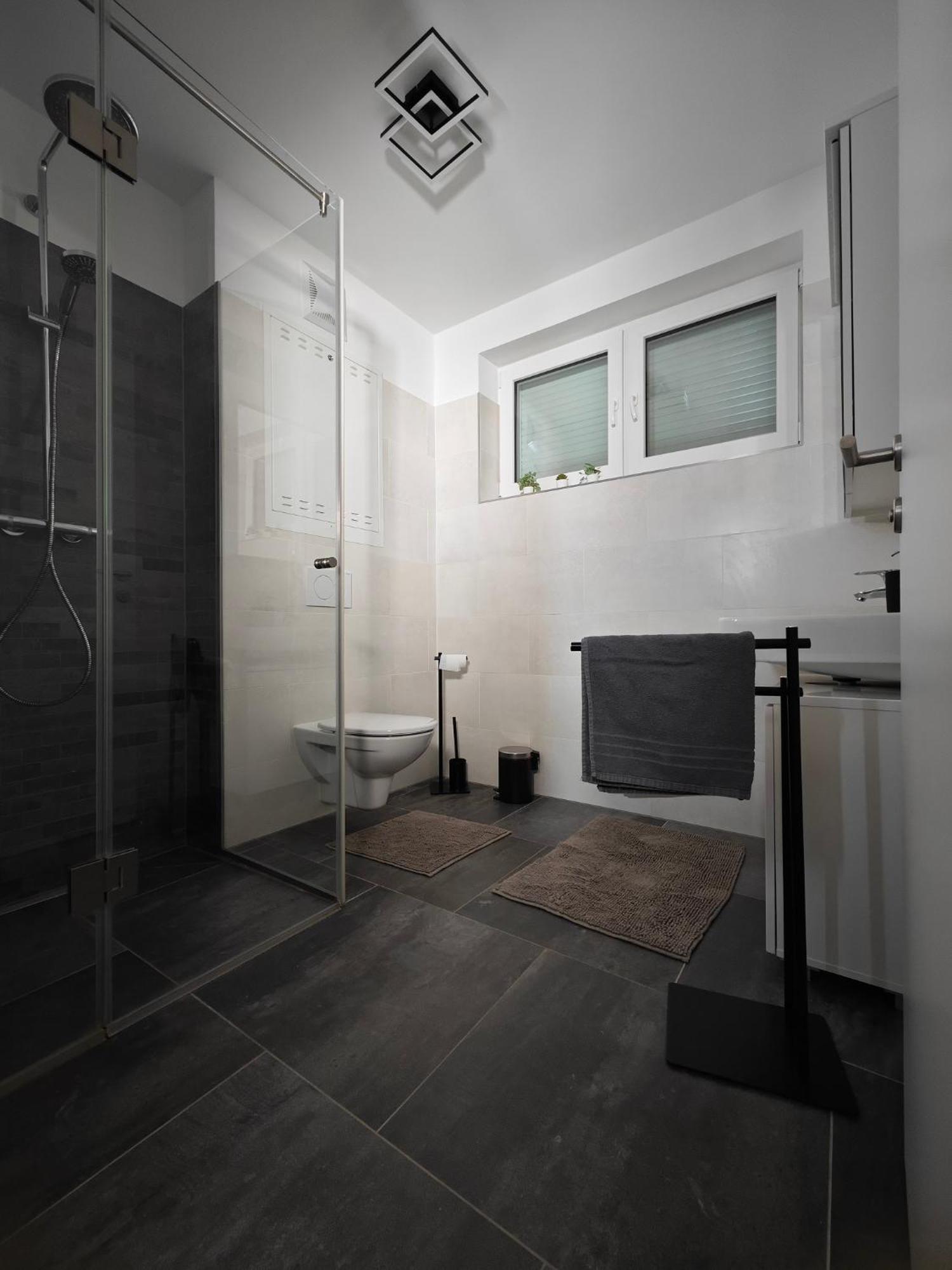 Bella's - Beautiful, Modern And Next To Metro Appartamento Vienna